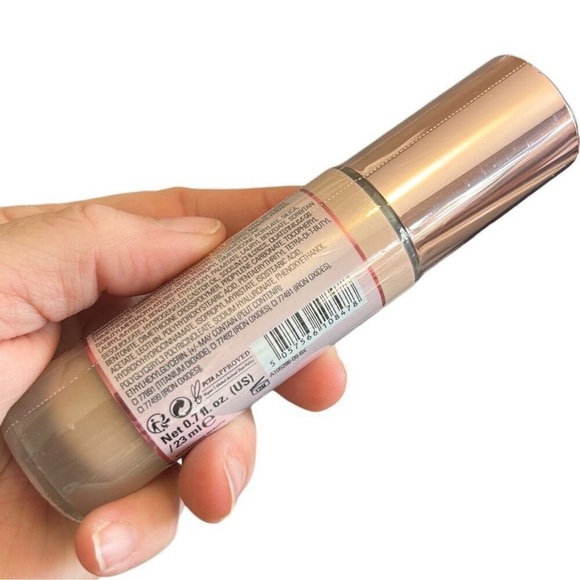 Shade F6 - Revolution Conceal & Hydrate Radiance Foundation - Picture 6 of 7